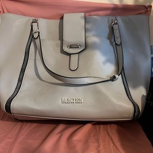 Kenneth Cole large bag. Pocket outside, pockets inside